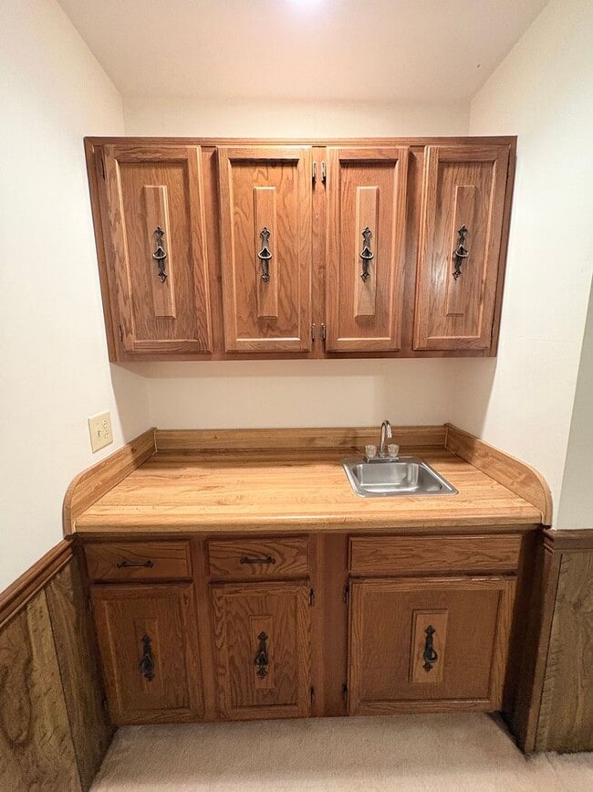 Building Photo - 3 BED / 2 BATH SINGLE FAMILY