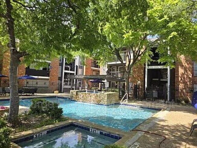 Building Photo - 18333 Roehampton Dr