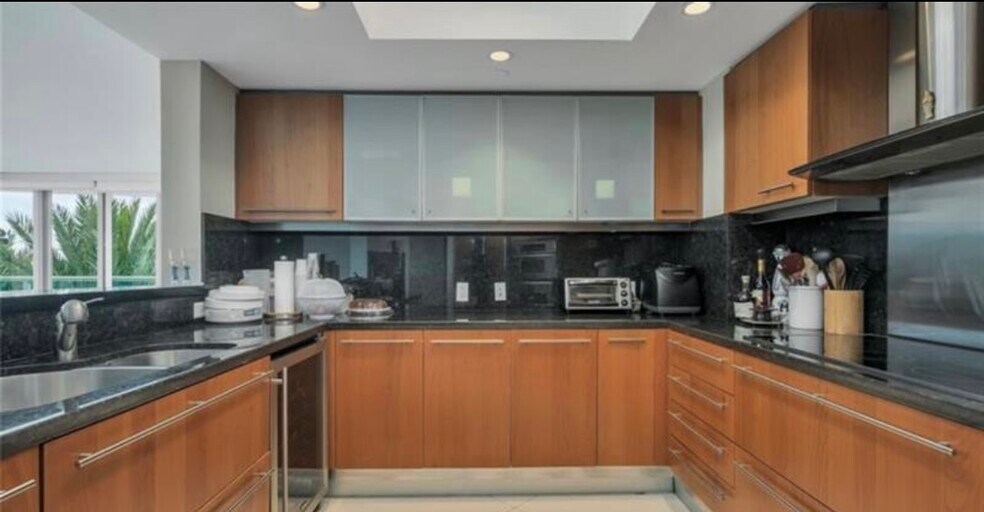 Building Photo - 9401 Collins Ave