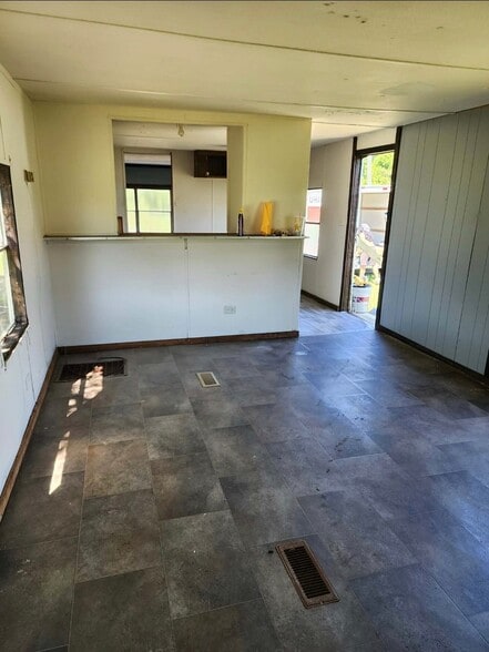 Building Photo - 1421 Gilbert Dr