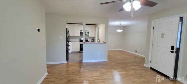 Building Photo - 43 Crabapple Ln