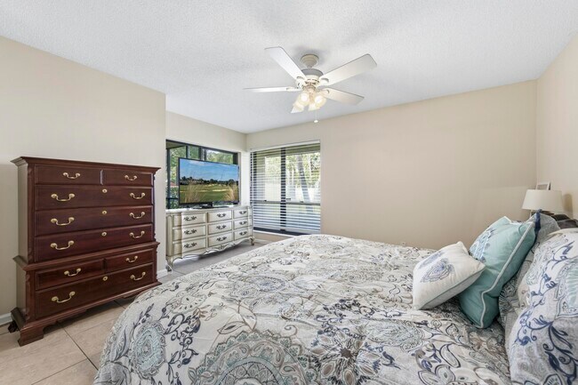 Building Photo - 15 Lexington Ln E