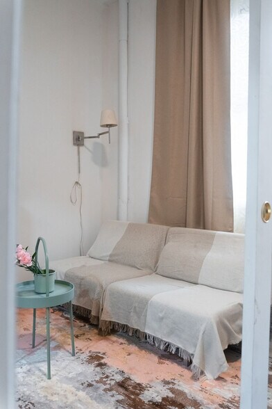 Primary Photo - 251 E 31st St