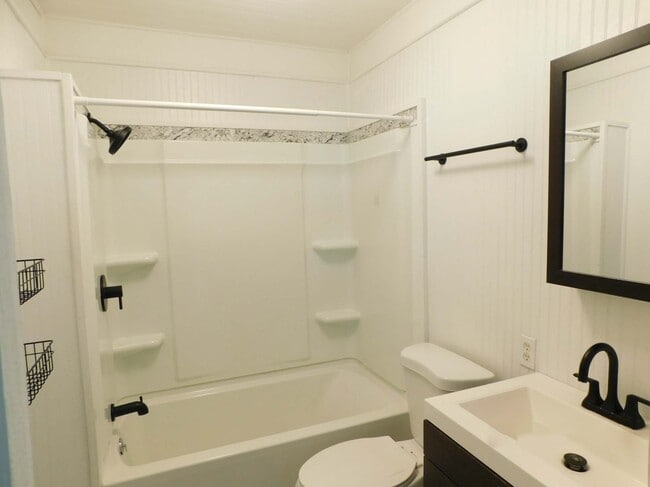 Building Photo - 203 S Pasco Ave