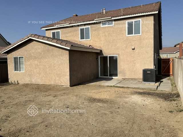 Building Photo - 14207 Woodland Dr