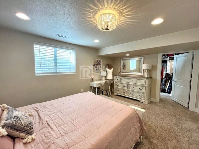 Building Photo - 3640 Inspiration Dr