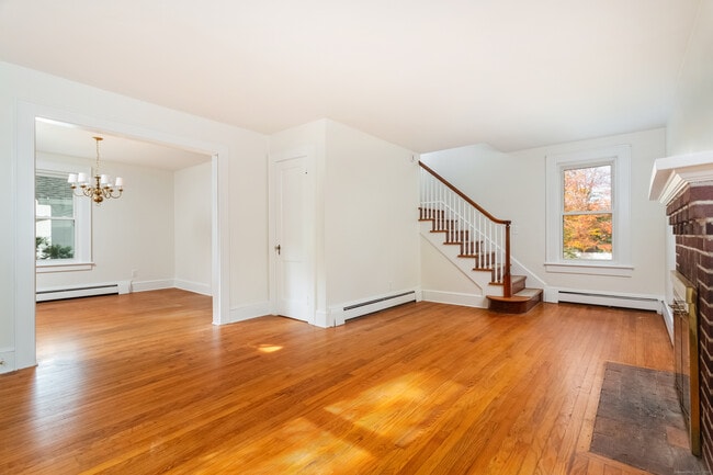 Building Photo - 31 Hillandale Rd