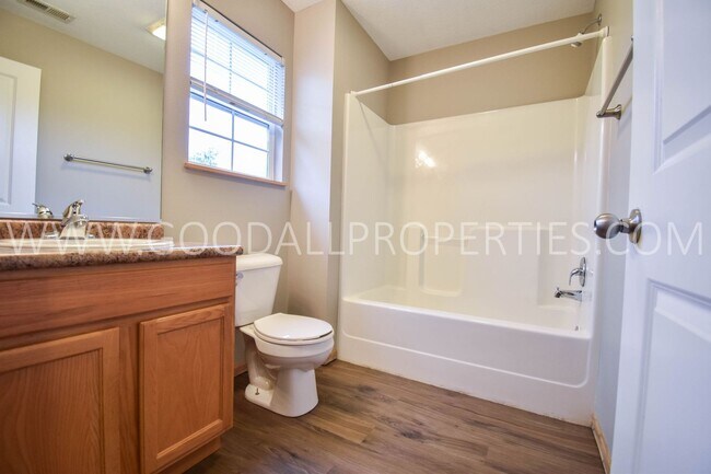 Building Photo - TWO FREE MONTHS OF RENT POSSIBLE!! 2 bedro...