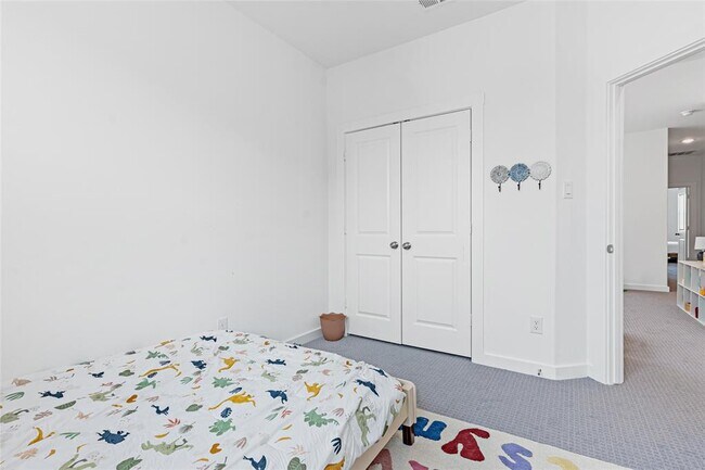 Building Photo - 233 Bridgewater Ave