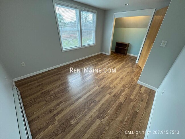 Building Photo - 841 Eastern Ave