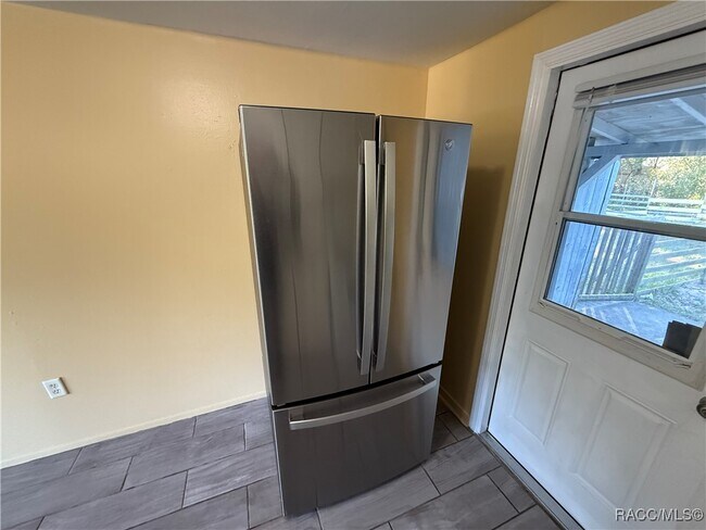 Building Photo - 1113 Jones Ave