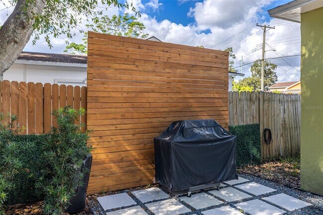 Building Photo - 2116 W St Louis St