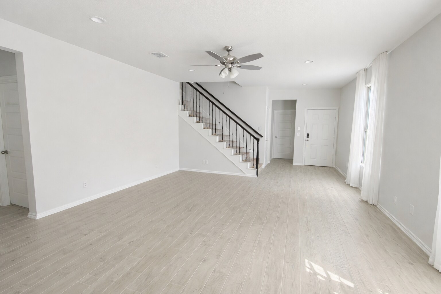 Building Photo - 1902 Iris Rd