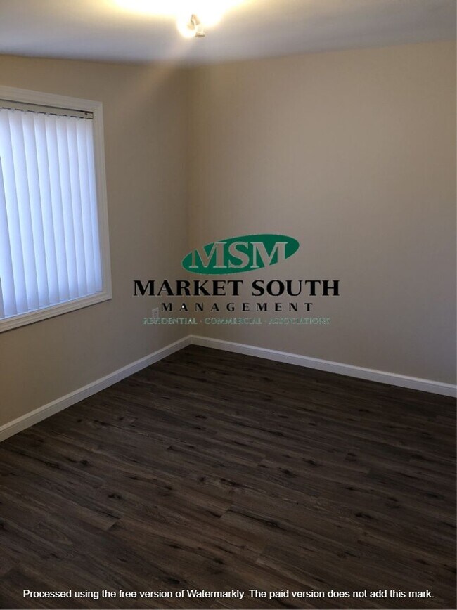 Building Photo - NEWLY RENOVATED SPACIOUS HOME