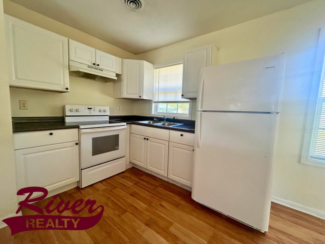 Building Photo - | $1250 | Charming 3-bedroom home with spacious yard for rent now!