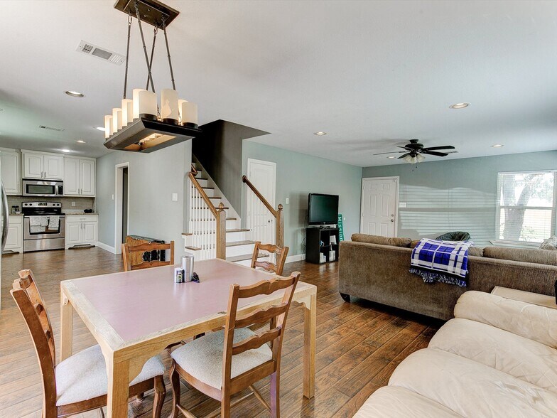 Building Photo - 2313 W Devitt St