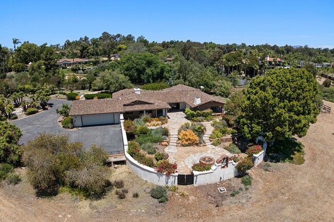 Building Photo - This Beautiful Hacienda Style Home combine...