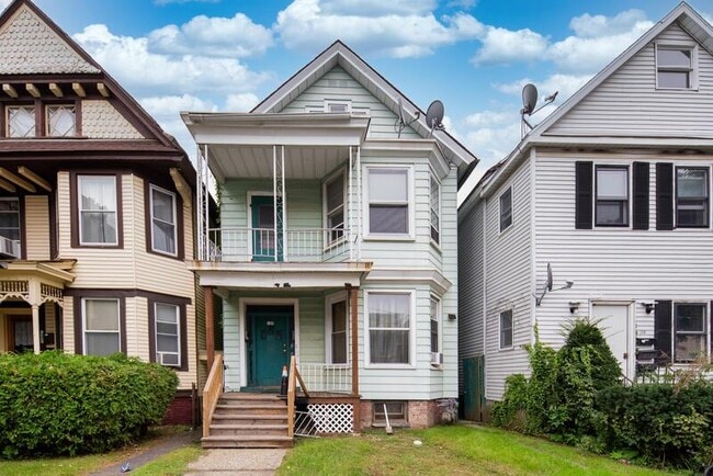 Building Photo - 140 5th Ave