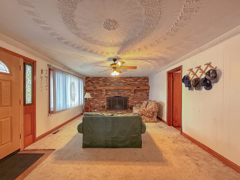 Building Photo - 7318 Friendsville Rd