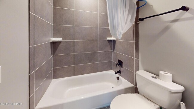 Building Photo - 505 W Rhode Island Ave