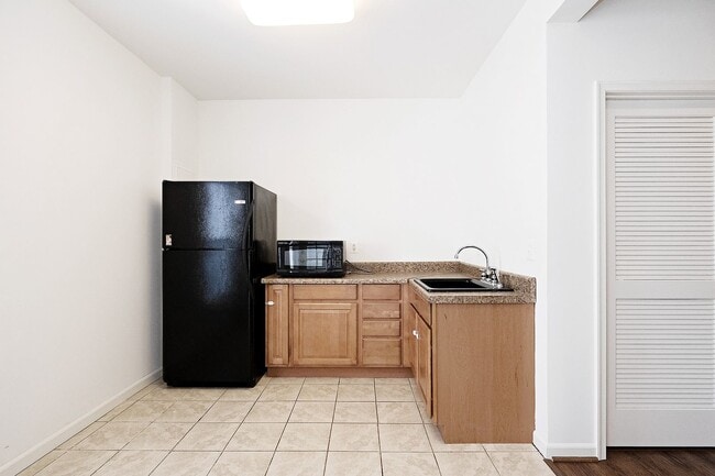 Building Photo - Pet-Friendly Cherry Hill Townhome