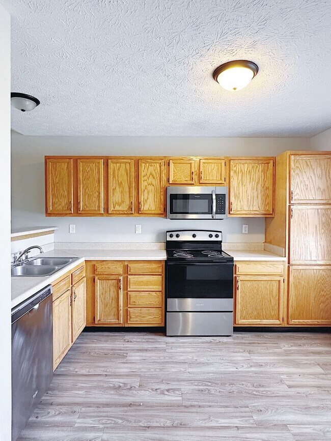 Building Photo - 2332 Hopkins Dr