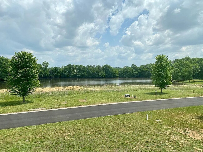 Building Photo - 248 Bluegrass Dr