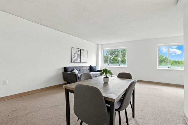 Building Photo - 1711 Bellevue Ave