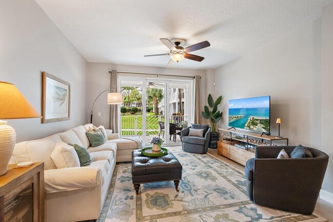 Building Photo - 814 Bay Colony Dr S