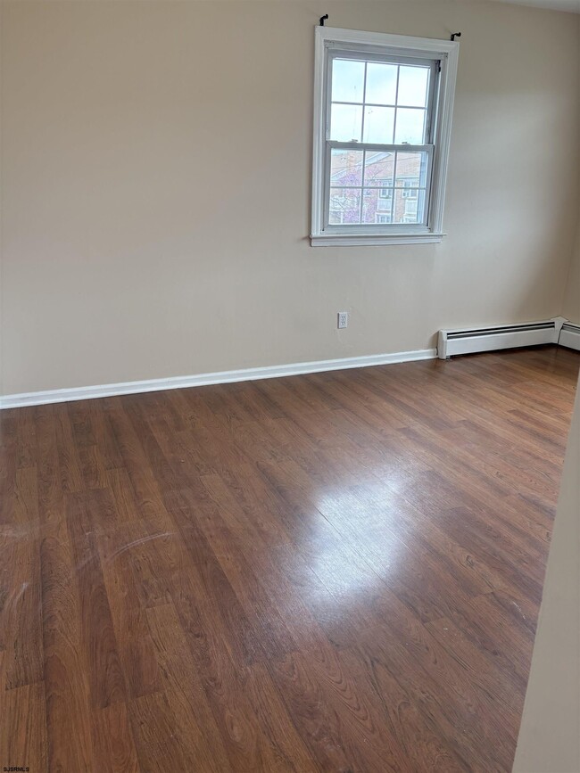 Building Photo - 709 N Dudley Ave