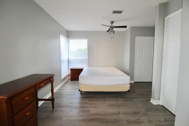 Building Photo - 1330 Hunters Rd
