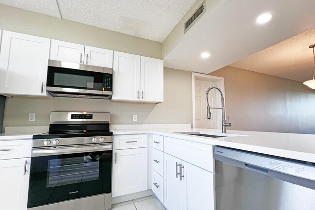 Building Photo - 3650 Whitehall Dr