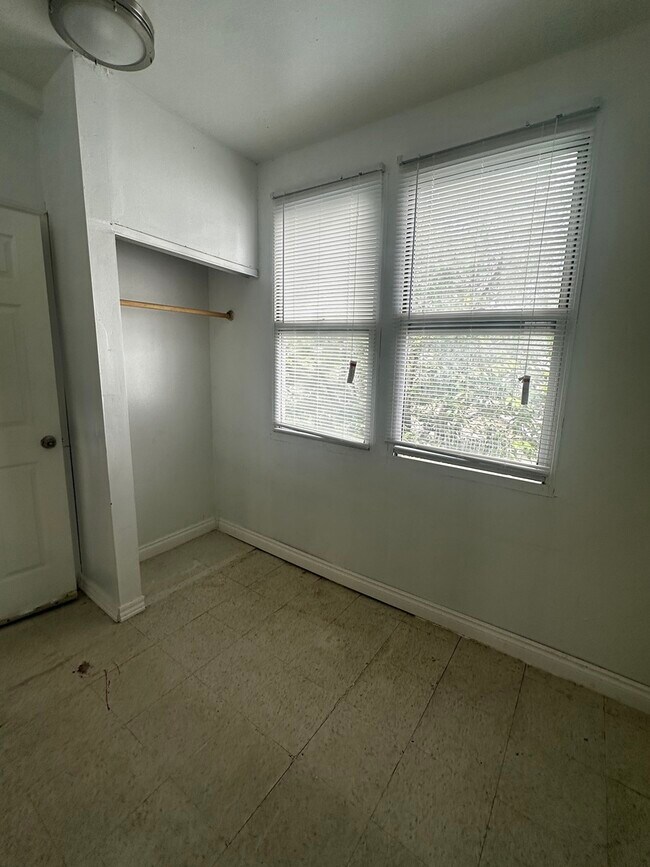 Building Photo - 5159 S Albany Ave