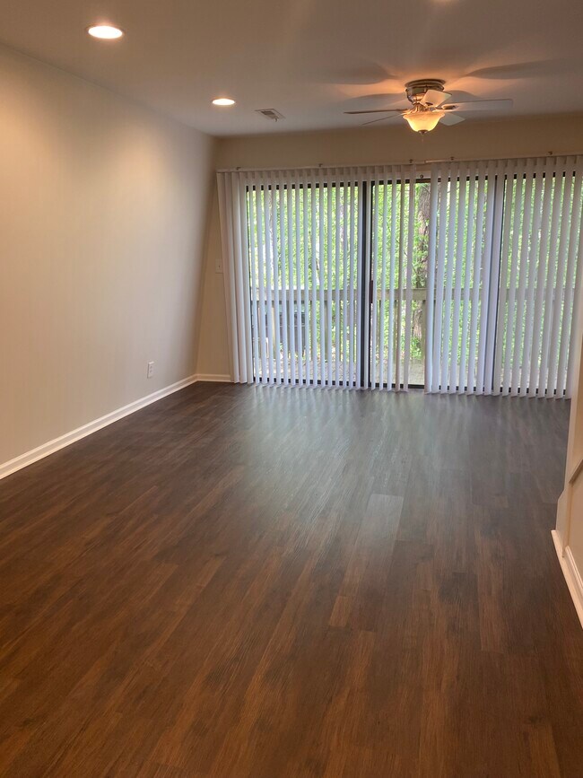 Building Photo - 3200 Rim Cove Dr