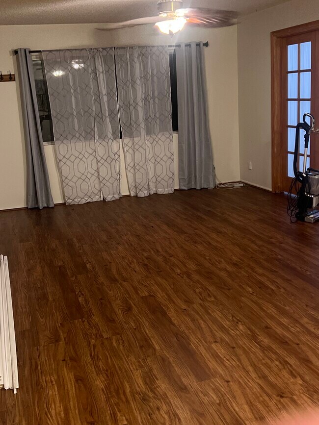 Premium quality flooring, drapes can be taken down or kept - 226 W Avenida Palizada