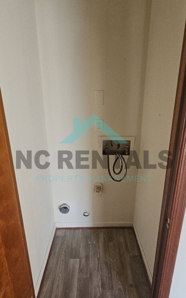 Building Photo - 340 Vista Cir