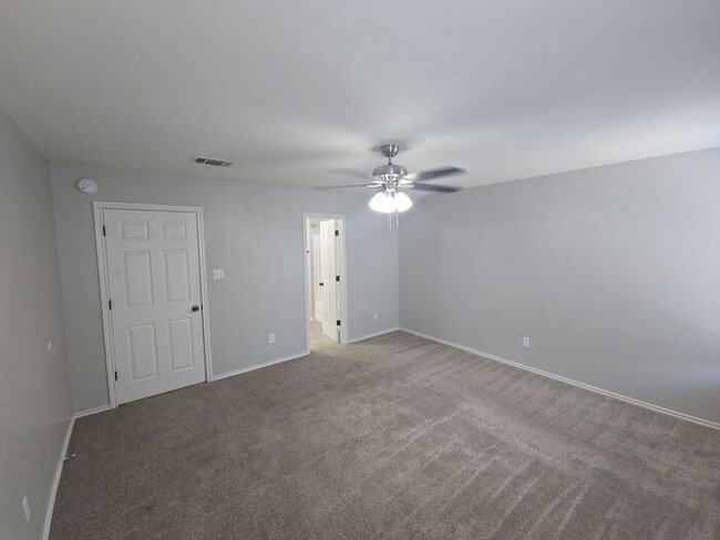 Building Photo - Cozy 3BR Home with Attached 2-Car Garage!!