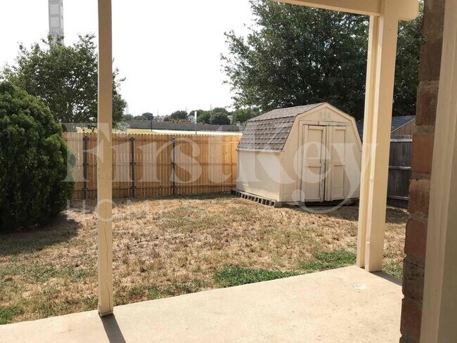 Building Photo - 2132 Montclair Ln