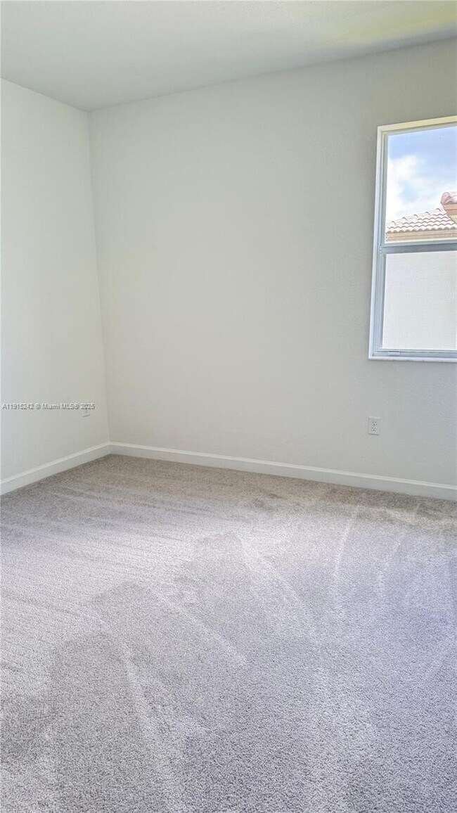 Building Photo - 2984 SE 23rd Ave