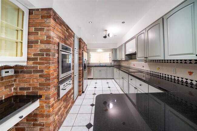 Building Photo - 1310 Jackson St