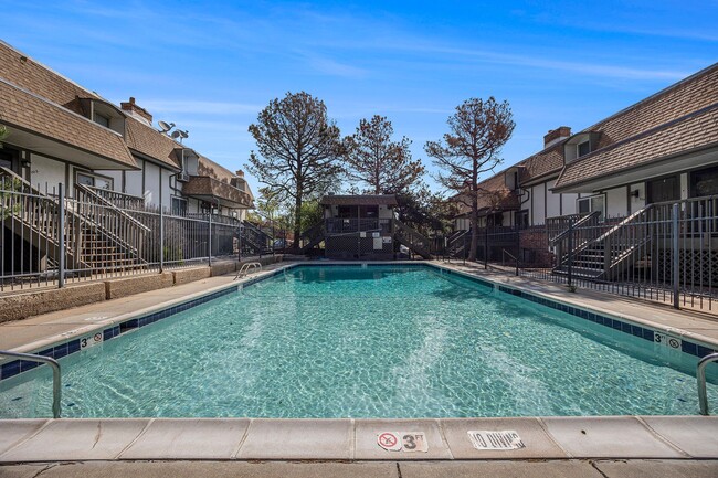 Building Photo - University Hills 2 bedroom and 1.5 Bath Co...