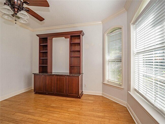 Building Photo - 5836 Pine Ridge Cir