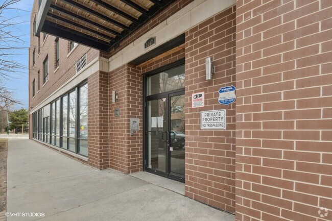 Building Photo - 3047 N Oakley Ave