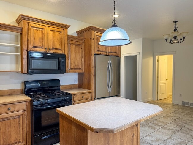 Building Photo - 1040 N 130 W