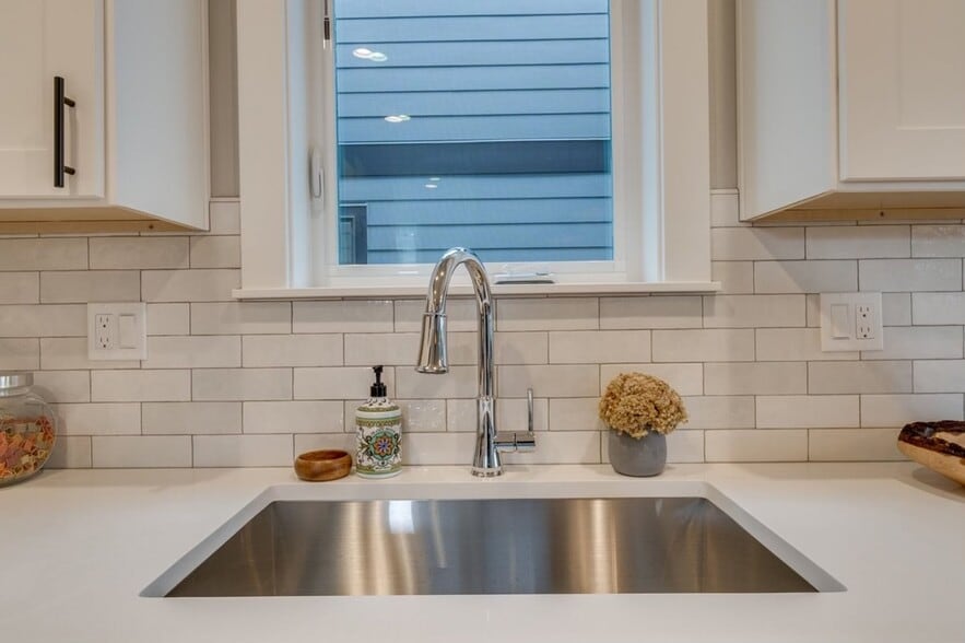 Building Photo - 1118 SW Dottie Ct