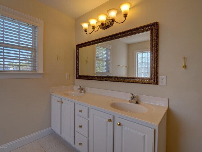 Building Photo - 217 Windchime Dr