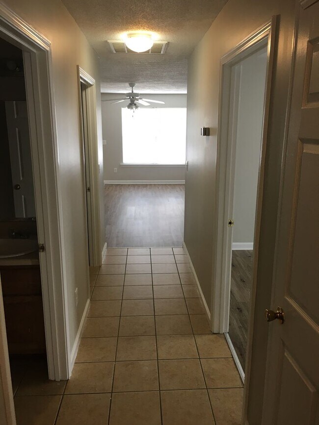 Building Photo - 3/2 Apartment in West Rome $1,195