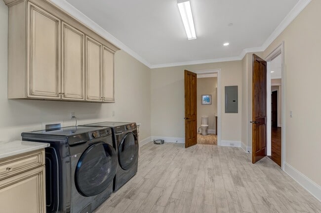 Building Photo - 5014 Mountview Pl