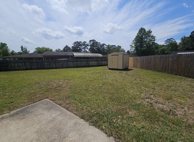 Building Photo - 5727 Lexington Dr