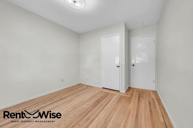 Building Photo - Present PM-Midtown Palo Alto Beauty-New Floors-Remodeled Bathrooms-Big Yard